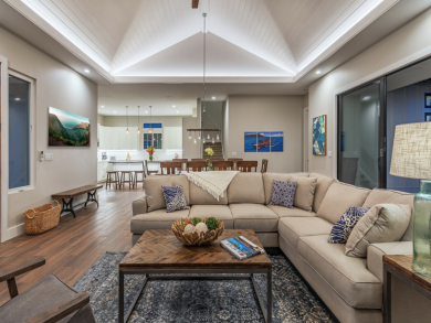 Kauai Luxury At Its Finest Walk to Beaches Six Bedrooms